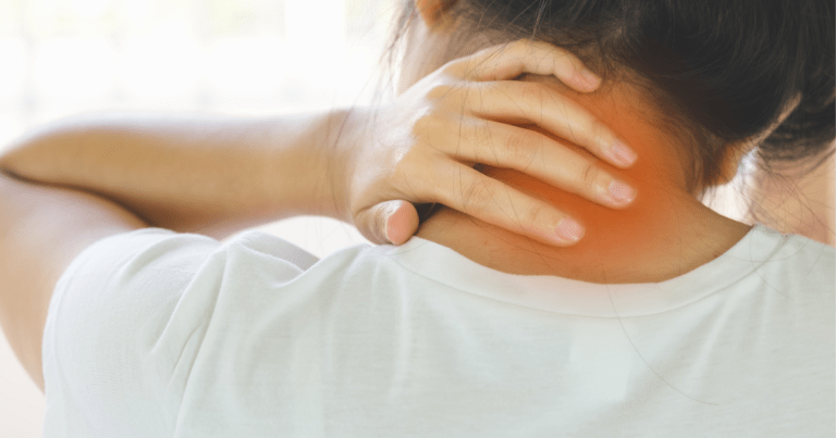 A woman with inflammation on the back of her neck